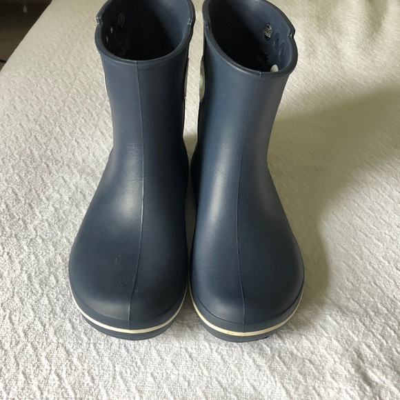 crocs women's jaunt shorty boot